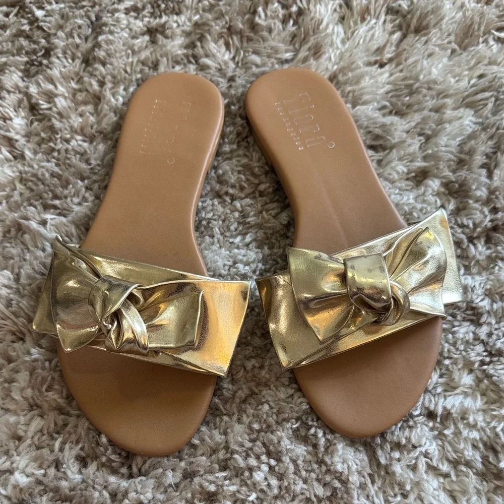 Tiara Gold Slide Sandals with‎ Bow